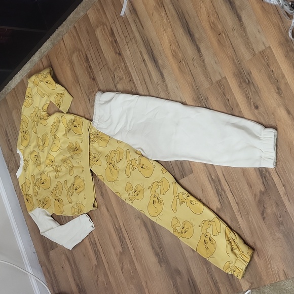 LOONEY TUNES Yellow Cream Tweety Bird Sweatshirt Jogger Set - Picture 6 of 12